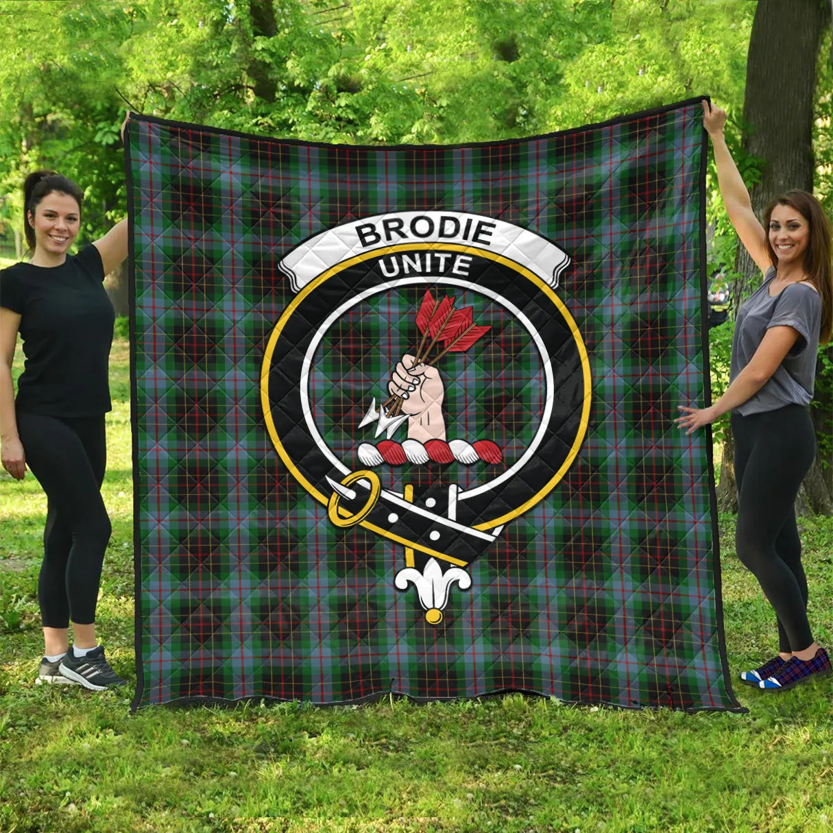 Brodie Hunting Tartan Quilt with Family Crest