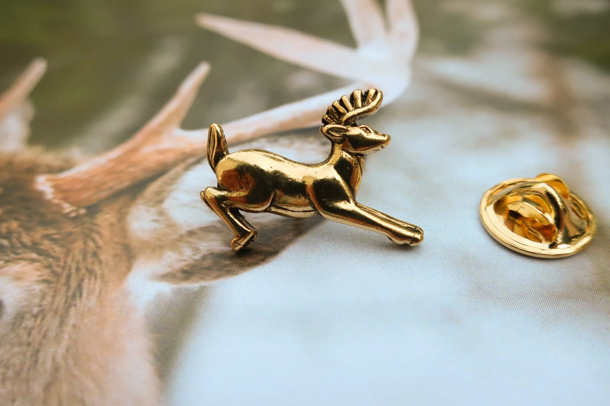 Deer Gold Lapel Pin