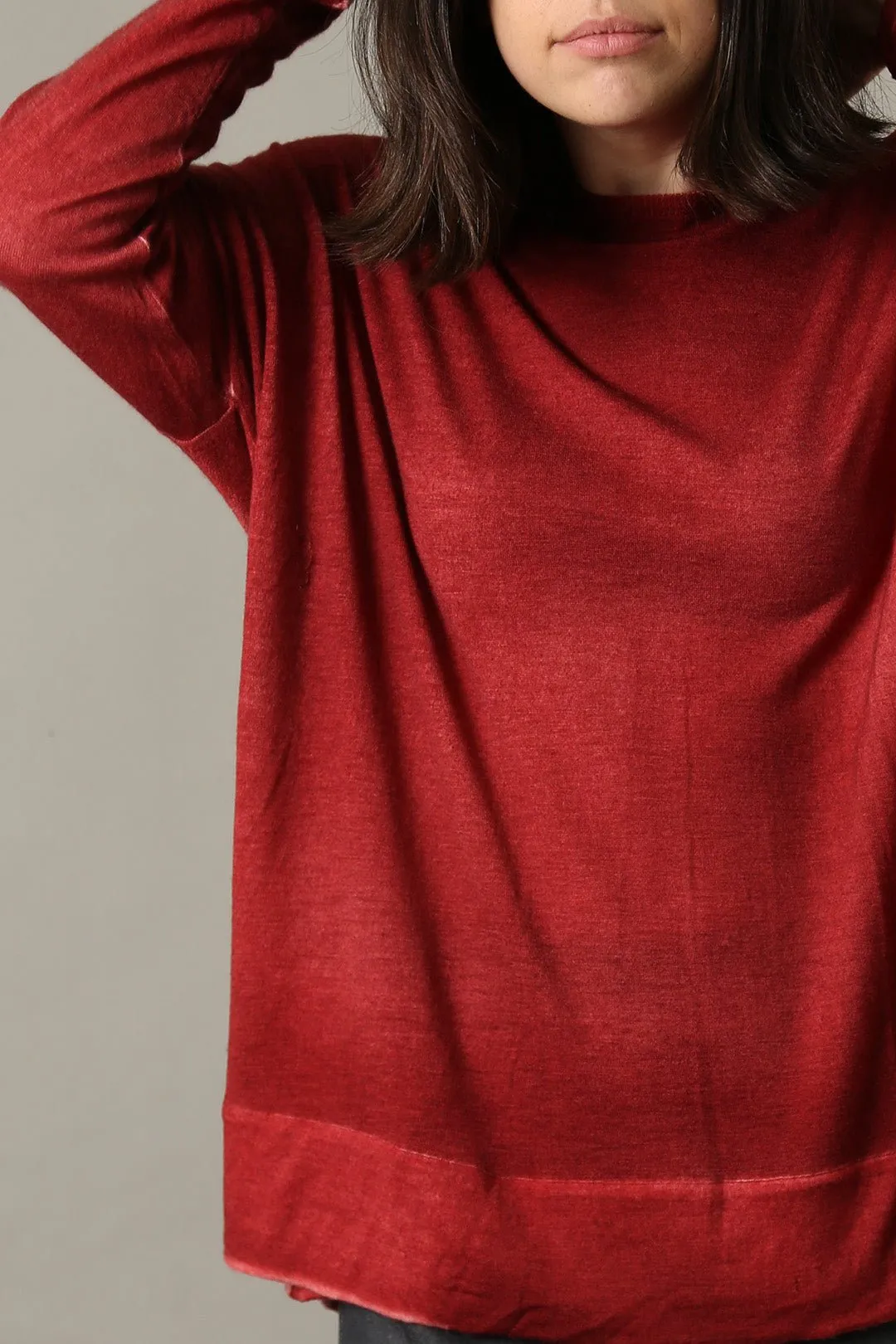 HENRY BOYFRIEND CREW IN HAND-DYED CASHMERE CRIMSON