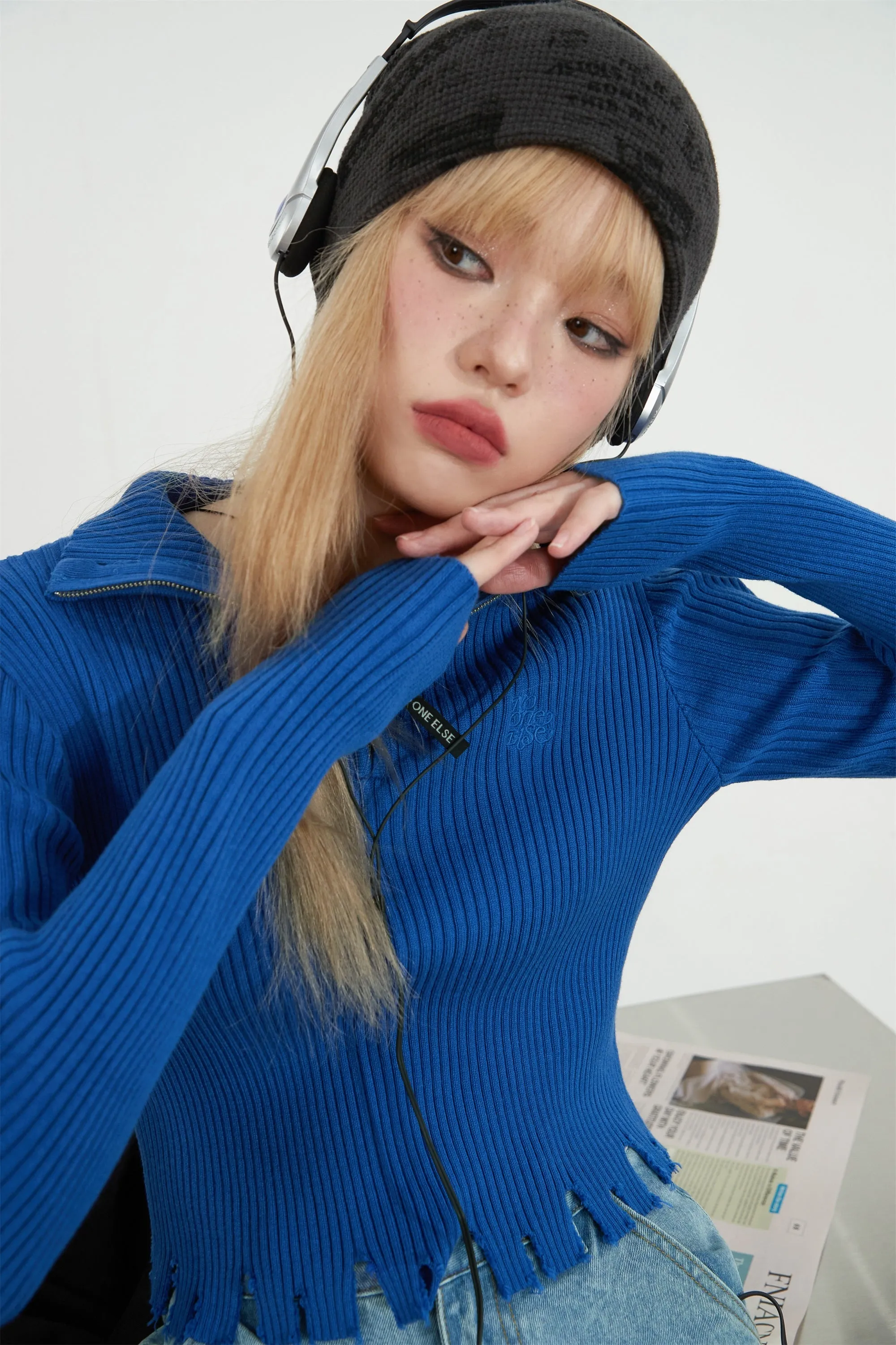 Polo Neck Slit Cropped Knit Top