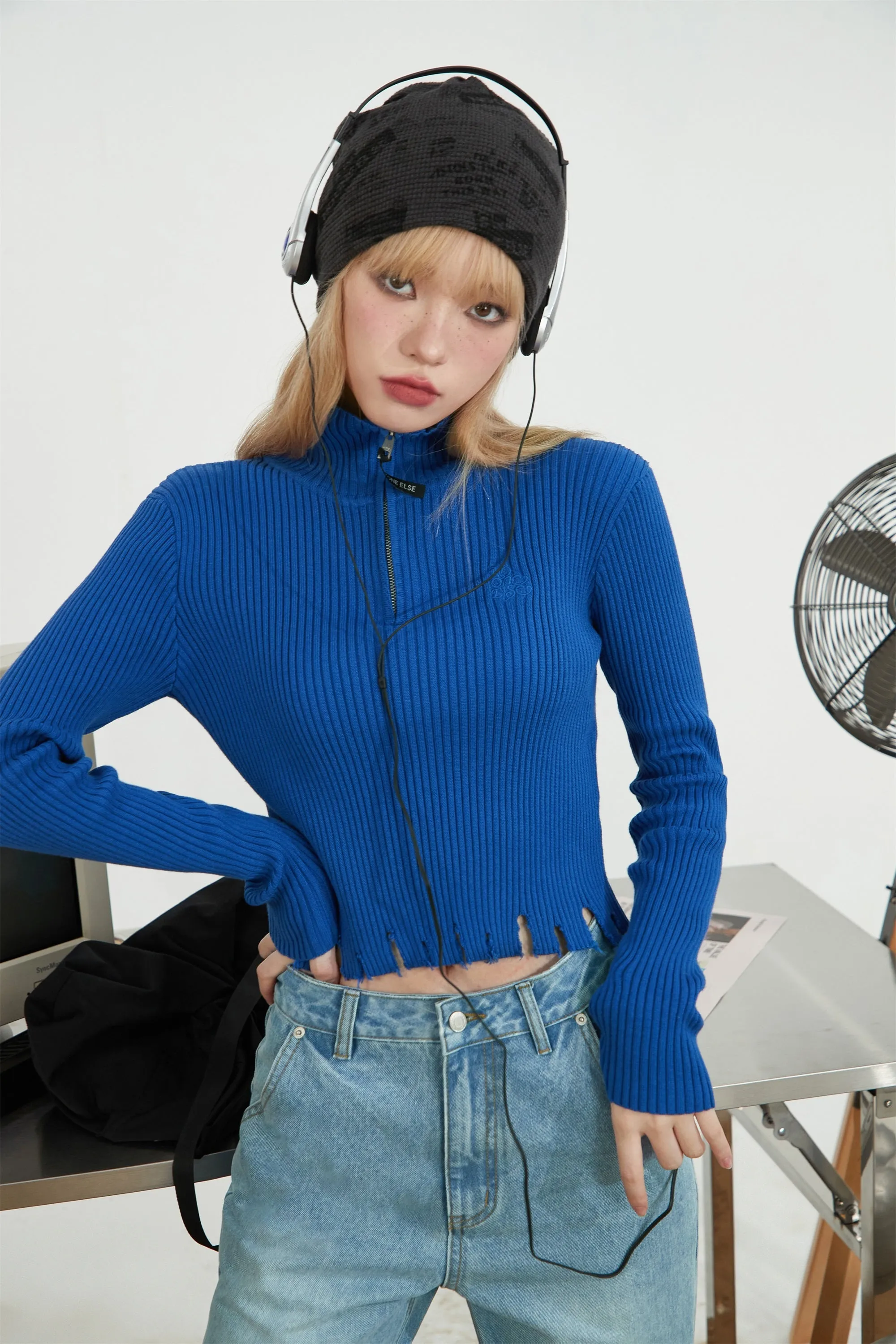 Polo Neck Slit Cropped Knit Top